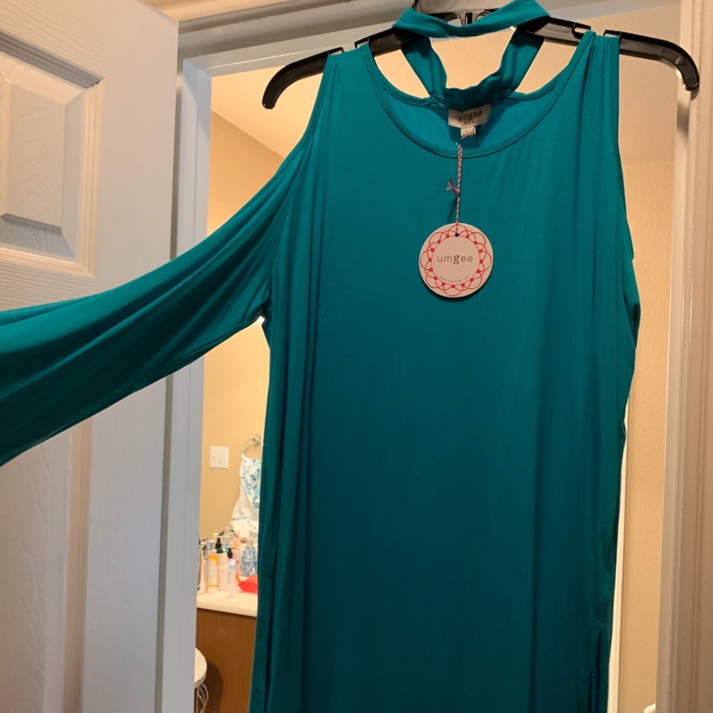 NWT Cold shoulder blouse